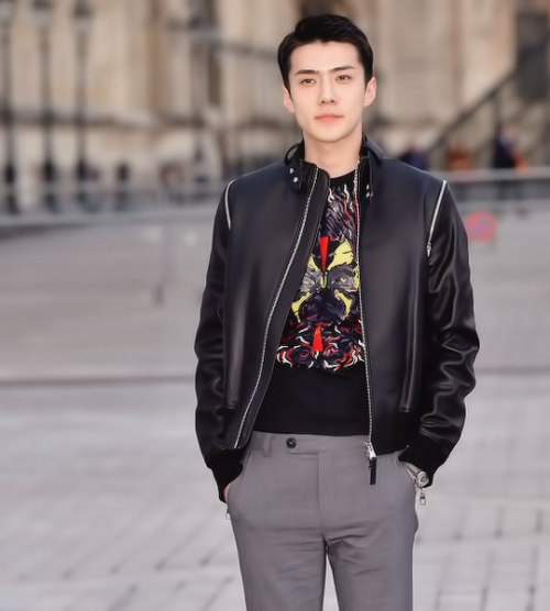 sehurn:sehun at louis vuitton fashion show