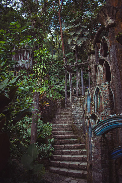 dgosplvd:  Los Secretos de Xilitla on Flickr. Escondido entre la jungla, se encuentra este jardín ll
