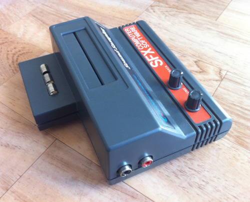 mingos-commodorepage:  Neuer Eintrag in Rubrik Sammlung: Commodore Sound Sampler Mit den Sound Sampler ist es möglich Ton über den Audio-Eingang auf den C64 zu speichern. Die aufgenommenen Samples können anschließend mittels Software weiterverarbeitet
