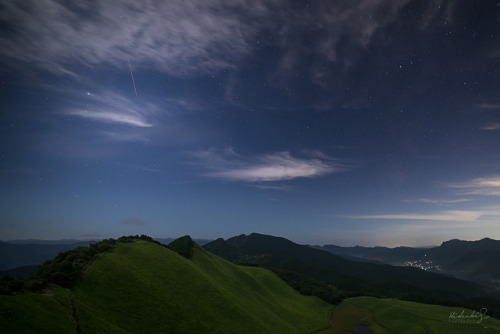 [ Shootin&rsquo; Star ] 14mm, f/2.8, ISO 1250, 16sec Taken at Soni Highland, Nara. 奈良県曽爾高原にて。