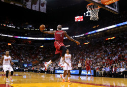 nba:  LeBron James of the Miami Heat dunks during a game against the Phoenix Suns at American Airlines Arena on November 25, 2013 in Miami, Florida. (Photo by Mike Ehrmann/Getty Images) 