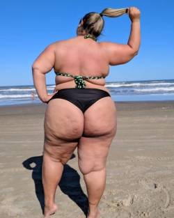 holytrashbananagoop: chubbylover859:    Beautiful cellulite 