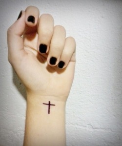 smellsliketeen-suicide:  we-are-all-secretly-dead:  Click for grunge☻  ✞ i found my friends, they’re in my head ✞