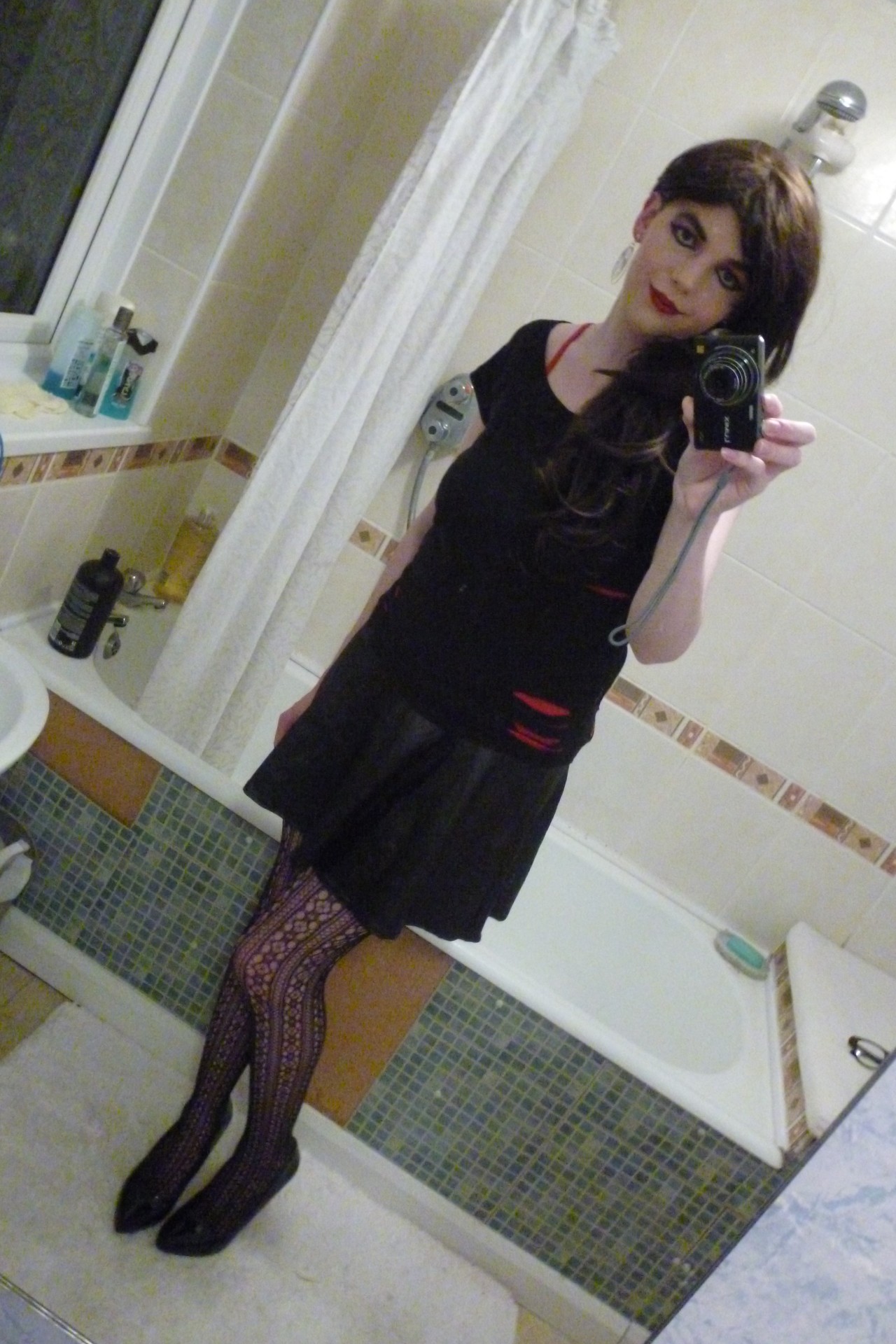 lucy-cd:  More Pictures! Thought I’d try a slightly gothic look and see how it