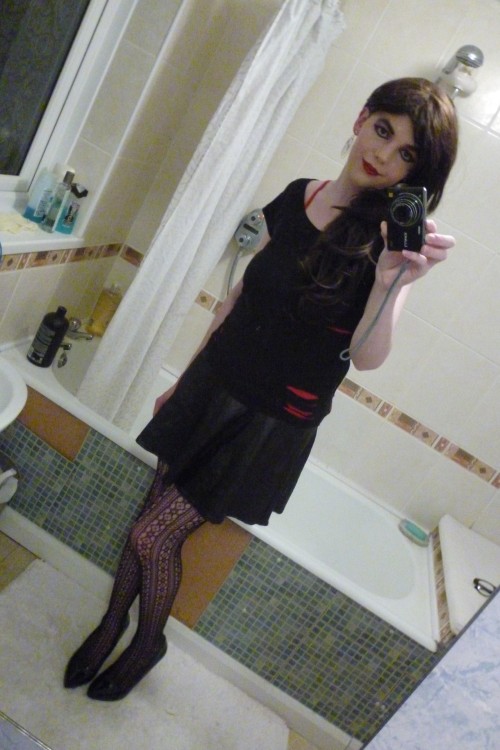 lucy-cd:  More Pictures! Thought I’d try a slightly gothic look and see how it looks, I think it looks good. Hope you like <3 