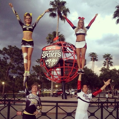 cheering-to-fitness:  Cupies with some of the worlds greatest! GYMTYME