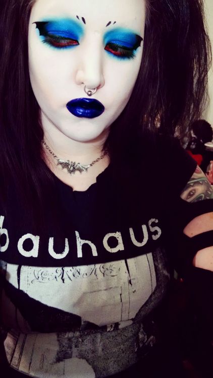 deathrock:  dracmakens:  My makeup for today. Really wanted to wear out one of the occ lip tars I got a sample of the other day and also recreate the lovely deathrock ‘s bat wing eyeliner and this is what I came up with. I used urban decay and lime