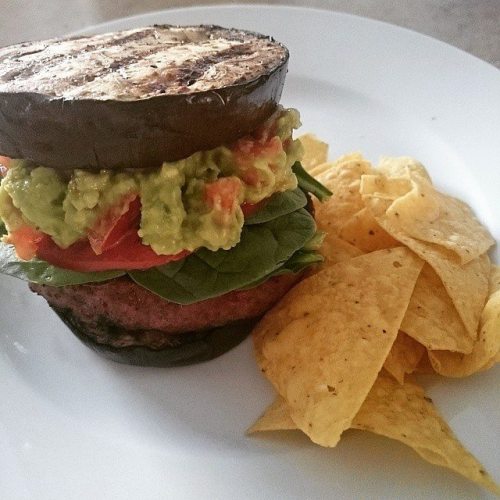 Hamburguesa de calabacín a la parrilla con nachos#food #foodporn #yum #instafood #yummy #amazing #