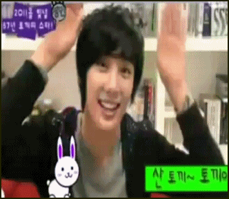 jungminsjuliet:  9 adorable gifs of Park Jungmin. ^^ 