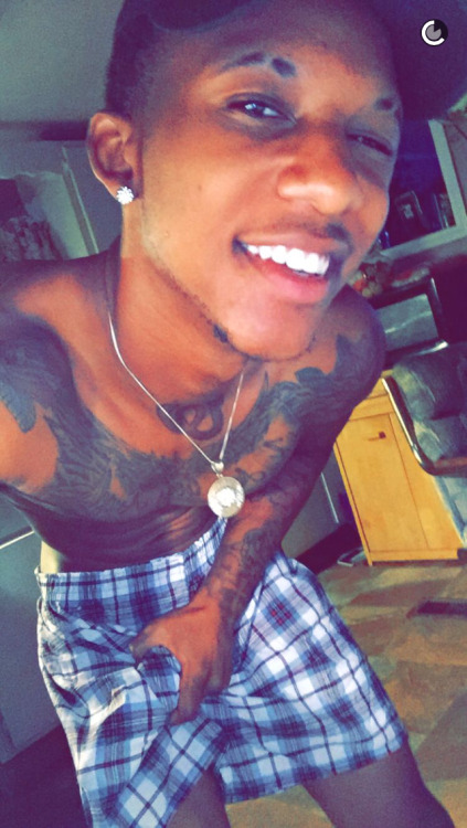 igotyourfav:  snapchatsfinestx3:  since ive been gone i always wondered if anyone leaked his nudes…let me know  Broke bum