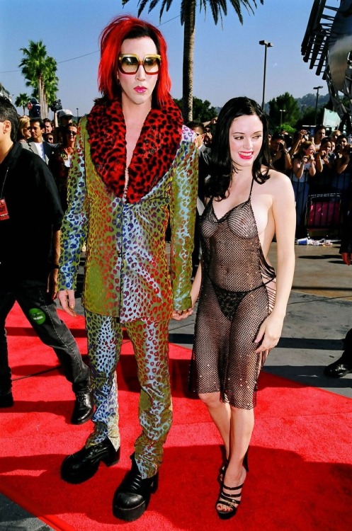 paintdeath:  Marilyn Manson and Rose McGowan @ the MTV VMAs 1998