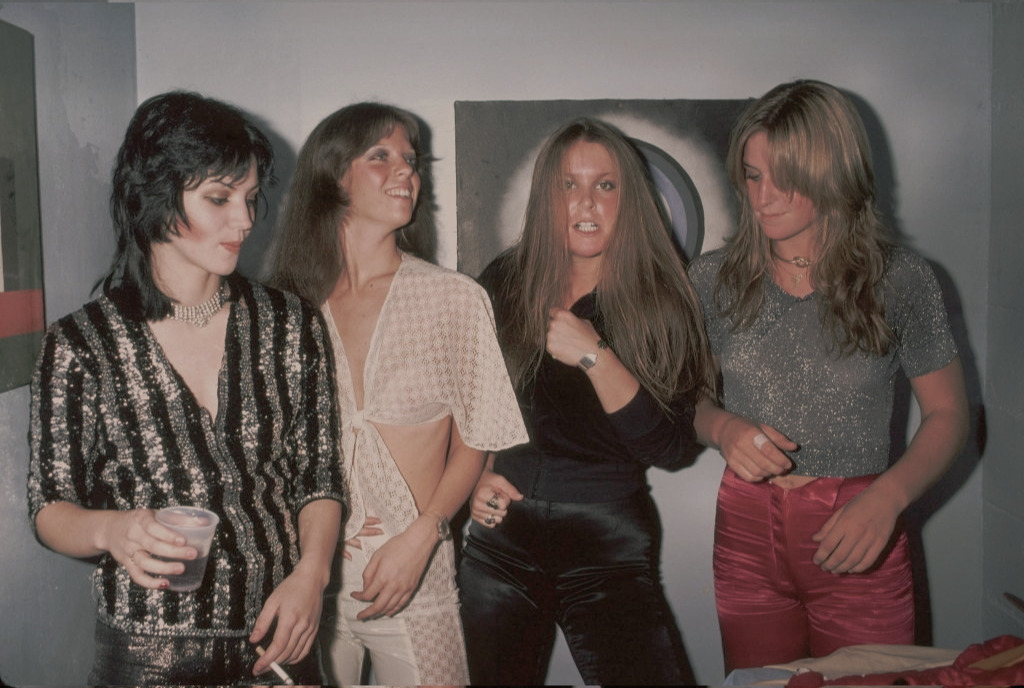 rockprods:The Runaways back stage at CBGBS’s club in NewYork 1976. 