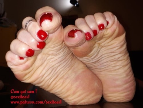 #longtoes #igfeet #maturefeet #prettymaturefeet #paintedtoes #barefeet #barefoot #wrinkledsoles #toe