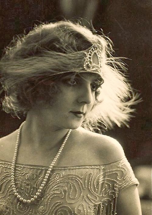 France Dhélia, 1923