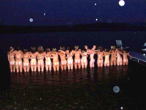 mooninggirls:  More girls mooning at http://mooninggirls.tumblr.com/