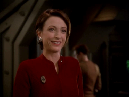 micathemineral:Damn it why am I shipping this she’s a Romulan she’s not to be trusted I KNOW this. 