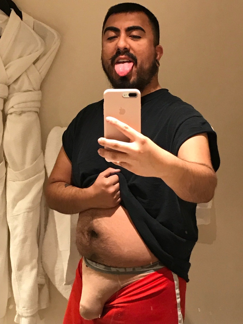 cheesygorditocrunch:  Waking up with balls loaded in Vegas. Thinking of the holes