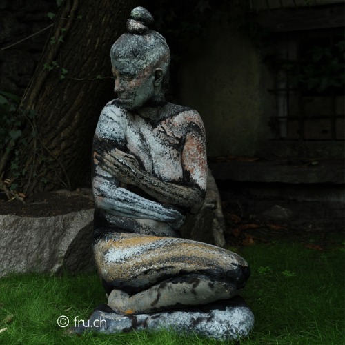 Amazing living statue by body-paint artist adult photos