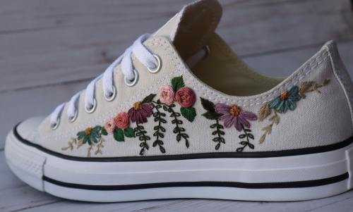 sosuperawesome:  Embroidered ShoesAfter August