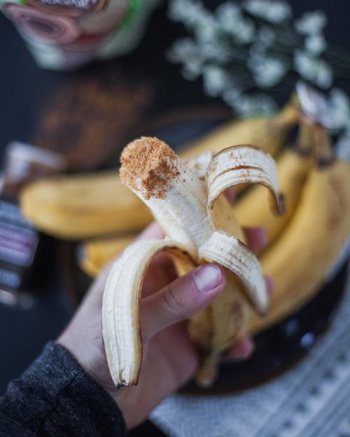 theconnordays: Snacking on a few bananas with coconut sugar and cinnamon