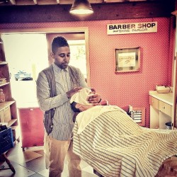 mrtaylorthebarber:  Nothing like a good haircut &amp; straight razor shave to start your monday.. #erikdabarber #barbers #barberlife #barbershop #thebarbershopclubla 