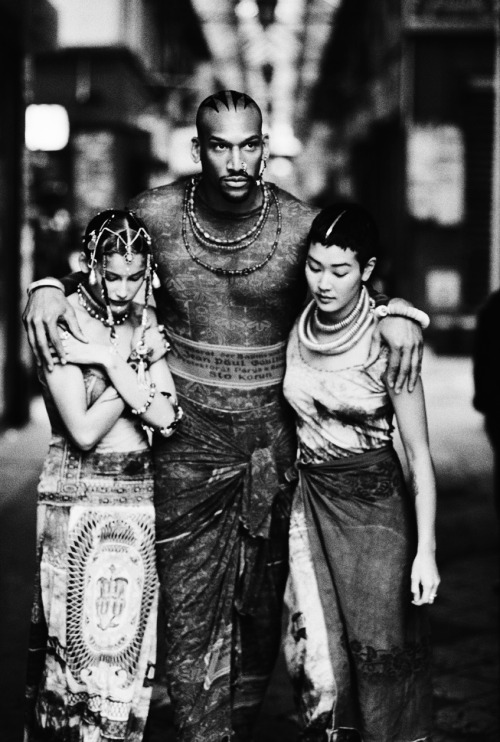 midnight-charm:Laetitia Casta, Jenny Shimizu &amp; Vladimir McCary photographed by Ellen Von Unw