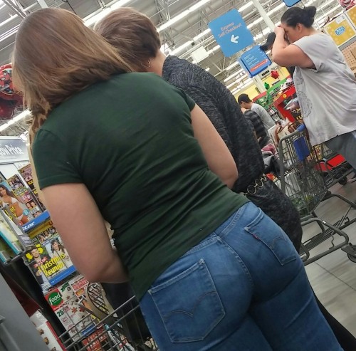 mycandid:This beautiful woman is stunning with a pair of sexy fit pair of blie jeans and brown boots
