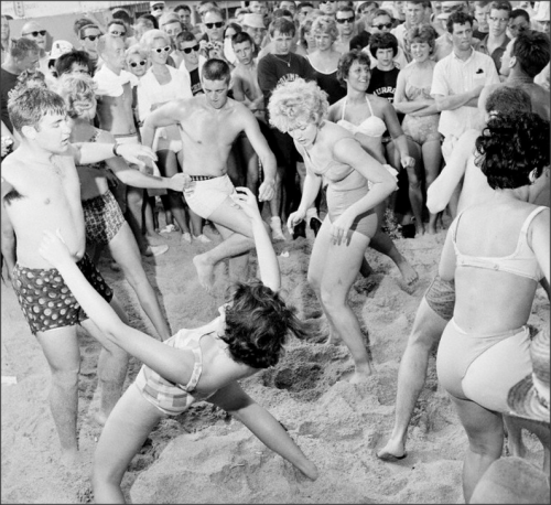 Teens, 1960sTeenagers twisting on the beach, Florida.