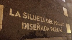 queennarnia:  Algunas fotos de las frases que el colectivo Boa Mistura ha dejado por Madrid