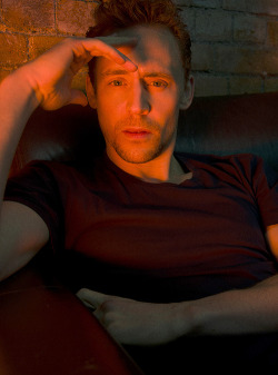 cinequeer:  Tom Hiddleston photographed by Mari Sarai 