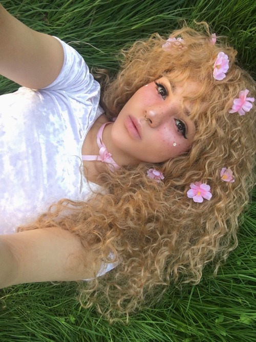 babeobaggins:  Can you believe I’m really queen of the fairies?