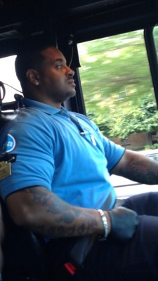 Beef4Me:  Blkprtorcn:  Mmmmmmmm   Chicago Bus Driver Hot!