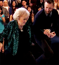 needalittleoldfashioned:letsgetdowney:Chris Evans escorts Betty White to the stage at the People’s C