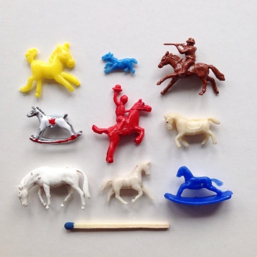 Tiny #horses. #stufficollect #horse #cavallo #cheval #plastictoys #plasticanimals #plasticcowboy htt