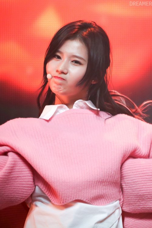 fyeah-twice:  © DREAMER | do not edit. 