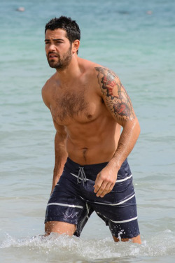 shirtlessmalecelebs:Jesse Metcalfe