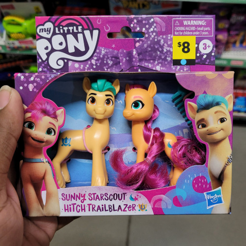 Over at Dollar General you can now find these MLP 2-packs, combining molded-mane and brushable ponie