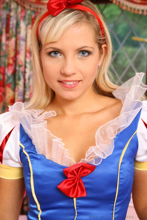 haweille1: Snow White in blue opaques