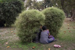 photojojo:  It may seem like no big deal in your part of the world, but in India, kissing in public is a social taboo that could have you spending the night in jail. Photographer Dorel Frumusanu decided to capture all the daredevil lovers running the