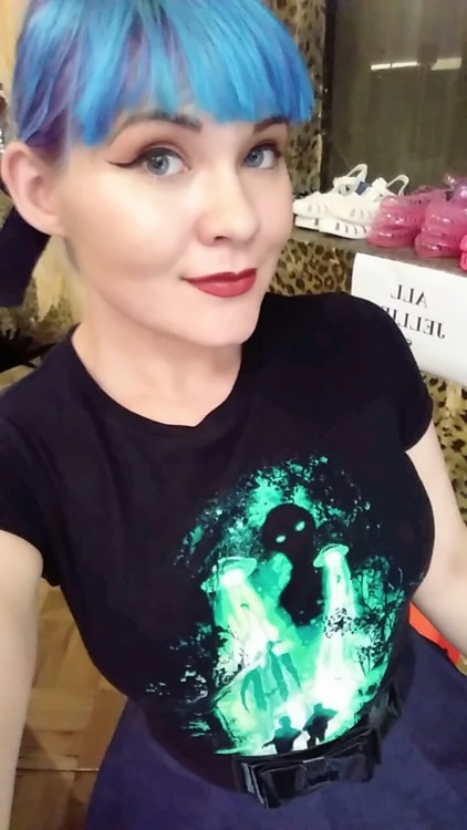 I am absolutely obsessed with my x files loot crate shirt. I would wear it every day if it was appro