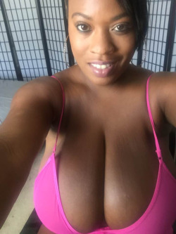 hollyhimalayas:  I’m Live right now,come