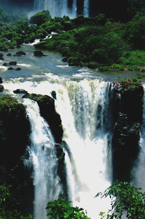 r-eaction:  Iguazu Falls, Brazil Taken by r-eaction