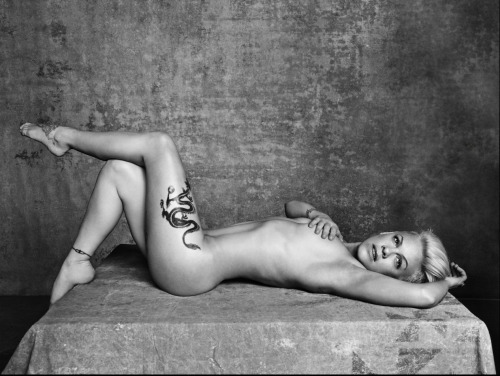 pornwhoresandcelebsluts:  Singer Pink (Alecia Moore) shows that she still has a rockin’ hot bod despite popping a kid out of her twat last year!