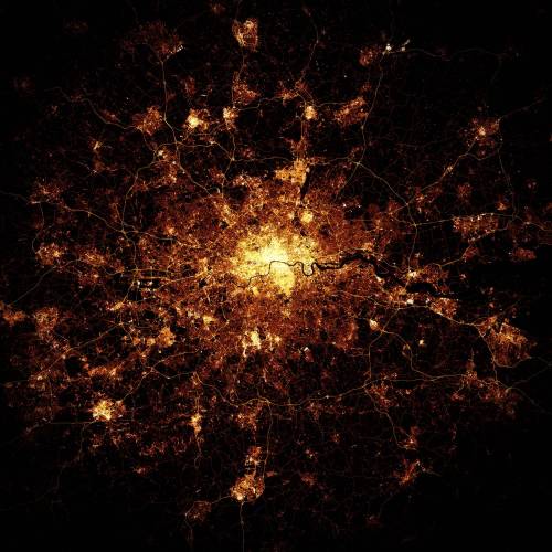 magpieandwhale: mapsontheweb: London from space at night. I cannot, I just cannot with how stunning 