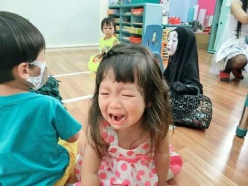 Last year, kindergarten Taiwan party Halloween Meng Meng cosplay Kaonashi a lot of baby scared littl