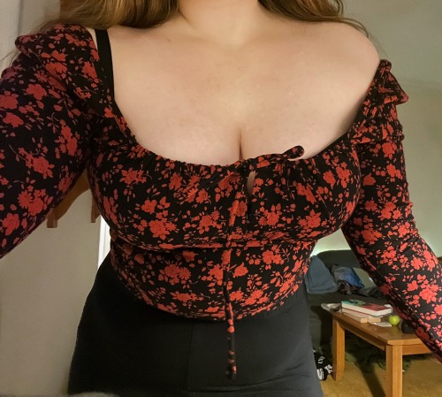 gorgeous-demon: who wants to take me on a cute date so i can wear my cute new top