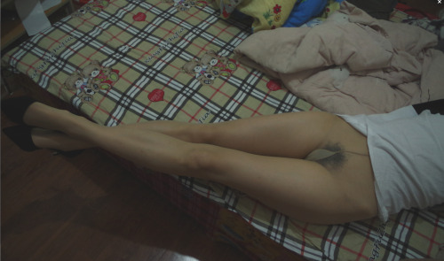 dpdetapec:  whynotpantyhose:  My GF’s pantyhose legs：）  Feticismo dei Collant (Fetish Pantyhose)