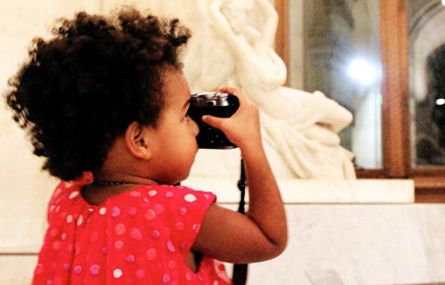 lemonaades:  2 year old Blue Ivy, photographing art pieces at The Louvre museum.