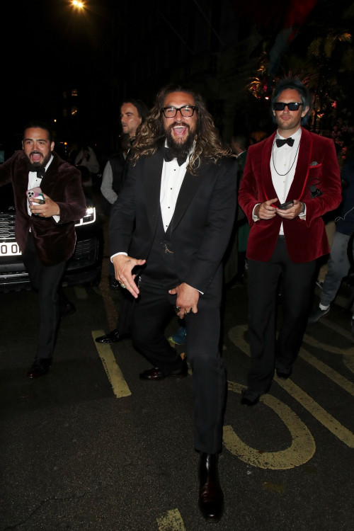 Jason Momoa being a goof for the paparazzi leaving No Time To Die premiere.September 29, 2021