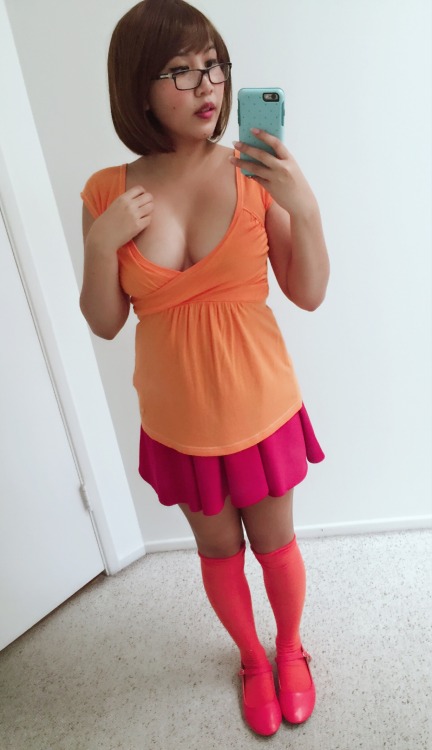 rabbureblogs:  Jinkies!! Hoping the weather gets colder by Halloween so I can wear my sweater!   this raging clue~ < |D’‘‘‘